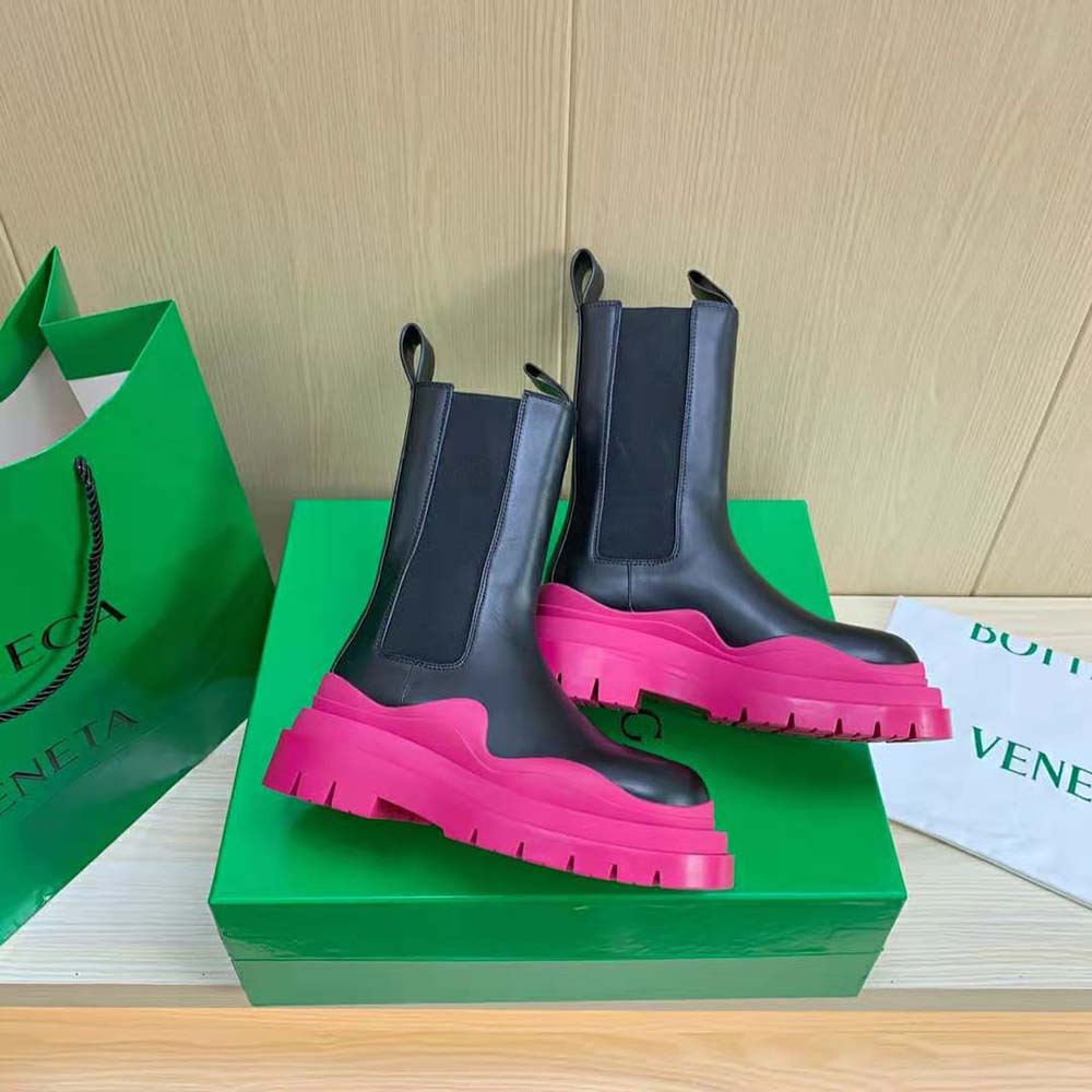 Bottega Veneta Unisex Tire Chelsea Boot in Calfskin Leather-Rose - Image 5