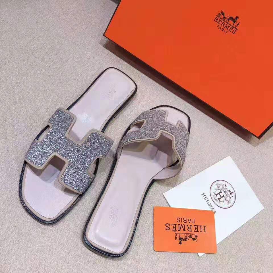 Hermes Women Oran Sandal Hermes Sandal in Metallic Nappa Leather and Cristal Powder-Sandy - Image 2