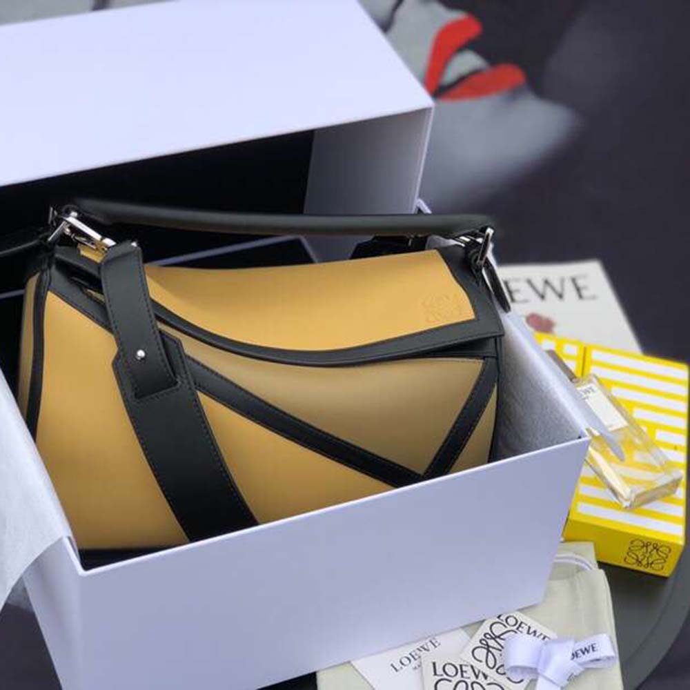 Loewe Women Puzzle Graphic Bag Cereal/Leaf in Classic Calf - Image 2