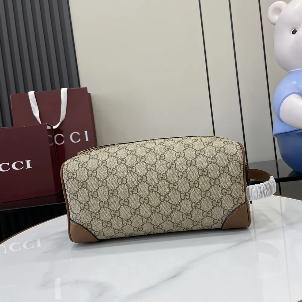 Gucci Unisex GG Emblem Medium Toiletry Case-Brown 821163FAED09786