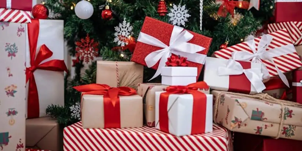 Top Luxury Friends Birthday Gifts: 9 Classy and Considerate Options