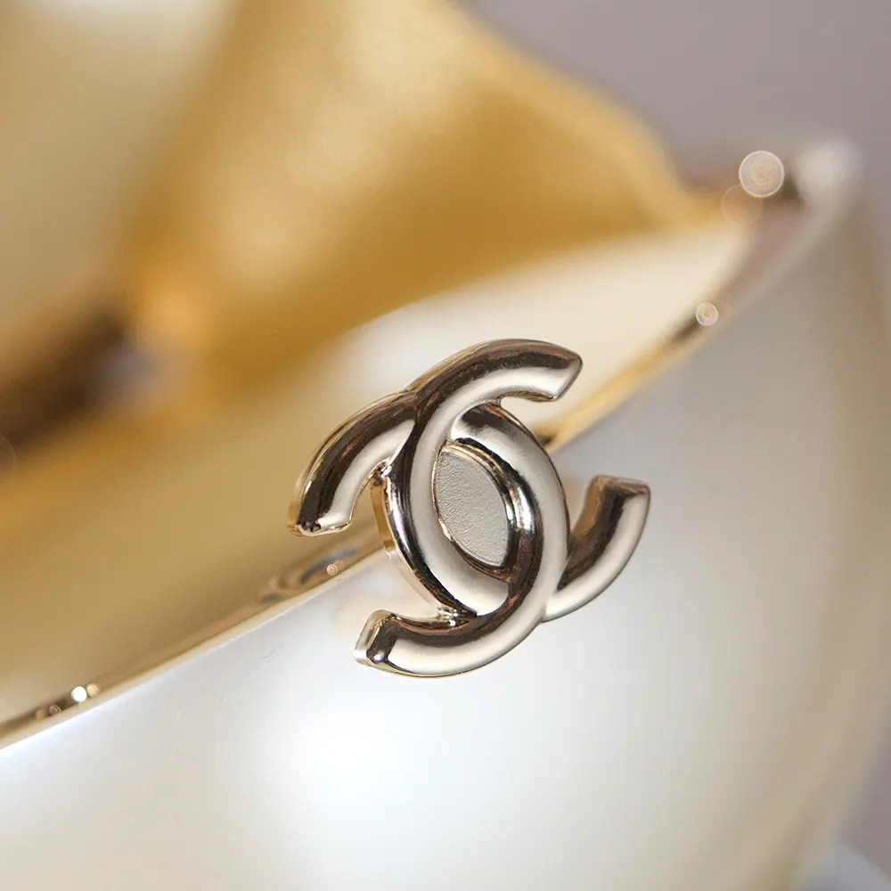 Chanel Women Pearl Ring Minaudiere Plexi & Gold-Tone Metal-Pearly White