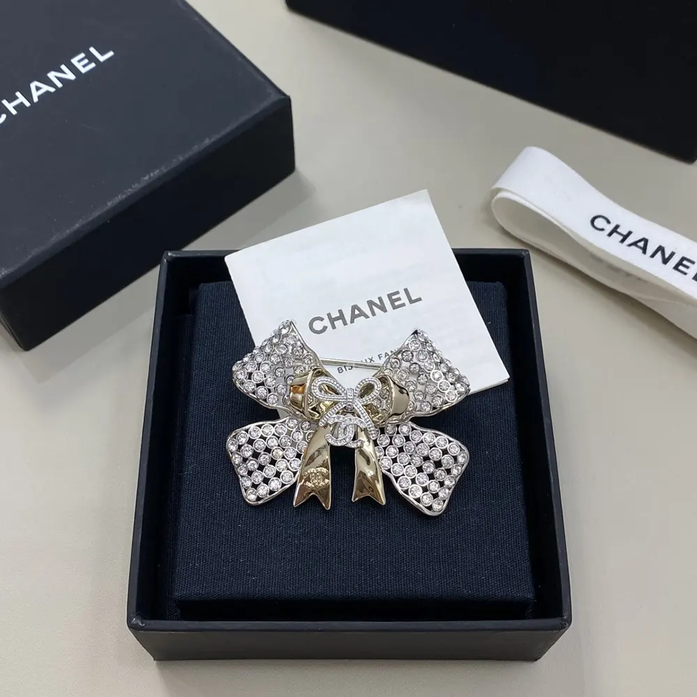 Chanel Women Brooch Metal & Strass Silver Gold & Crystal ABG592