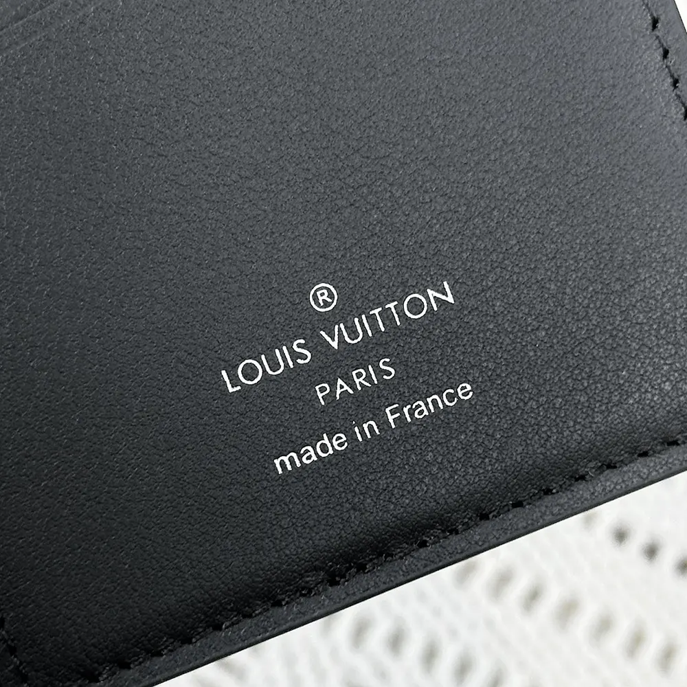 Louis Vuitton LV Unisex Brazza Wallet Waxy Calfskin Leather-Black M25942
