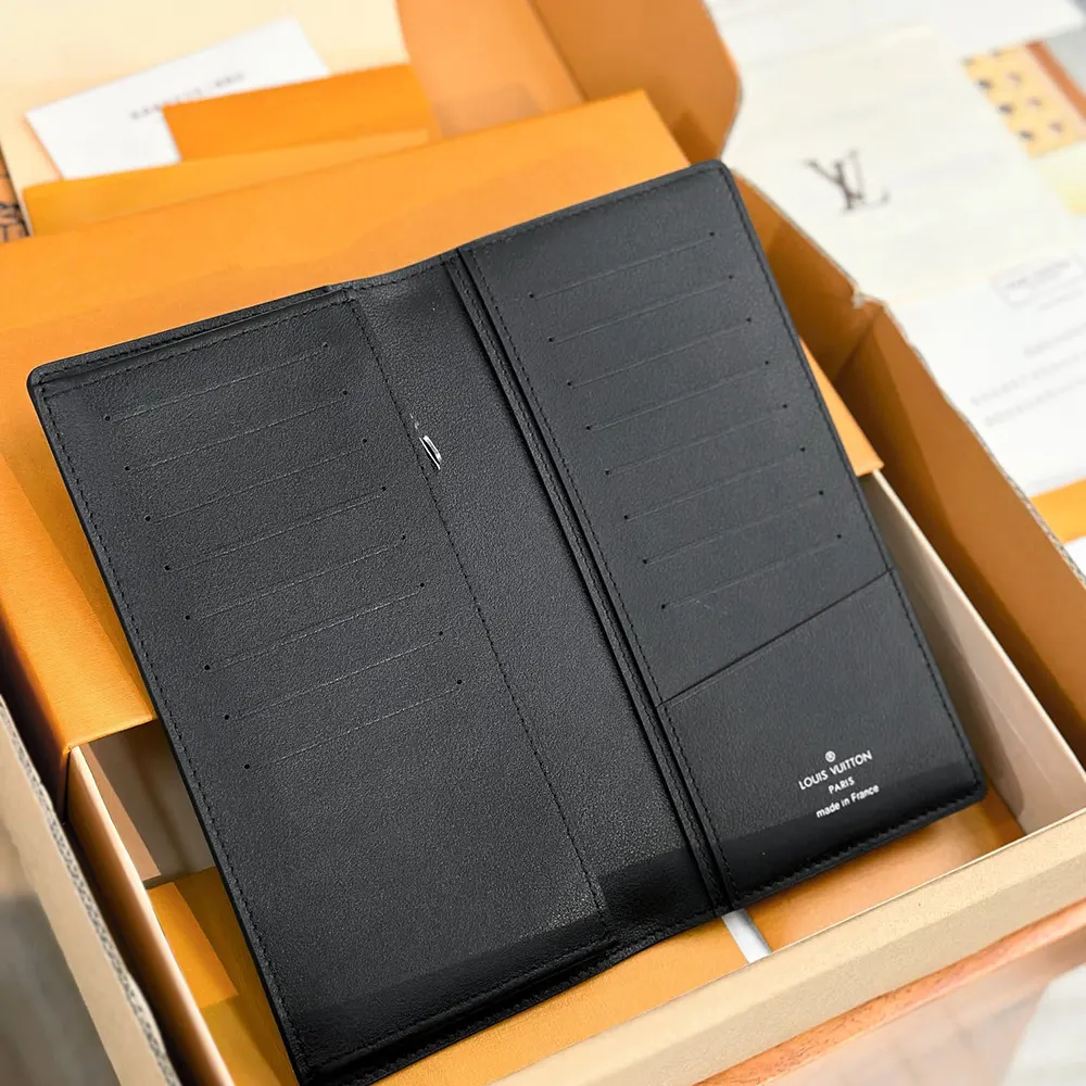 Louis Vuitton LV Unisex Brazza Wallet Waxy Calfskin Leather-Black M25942