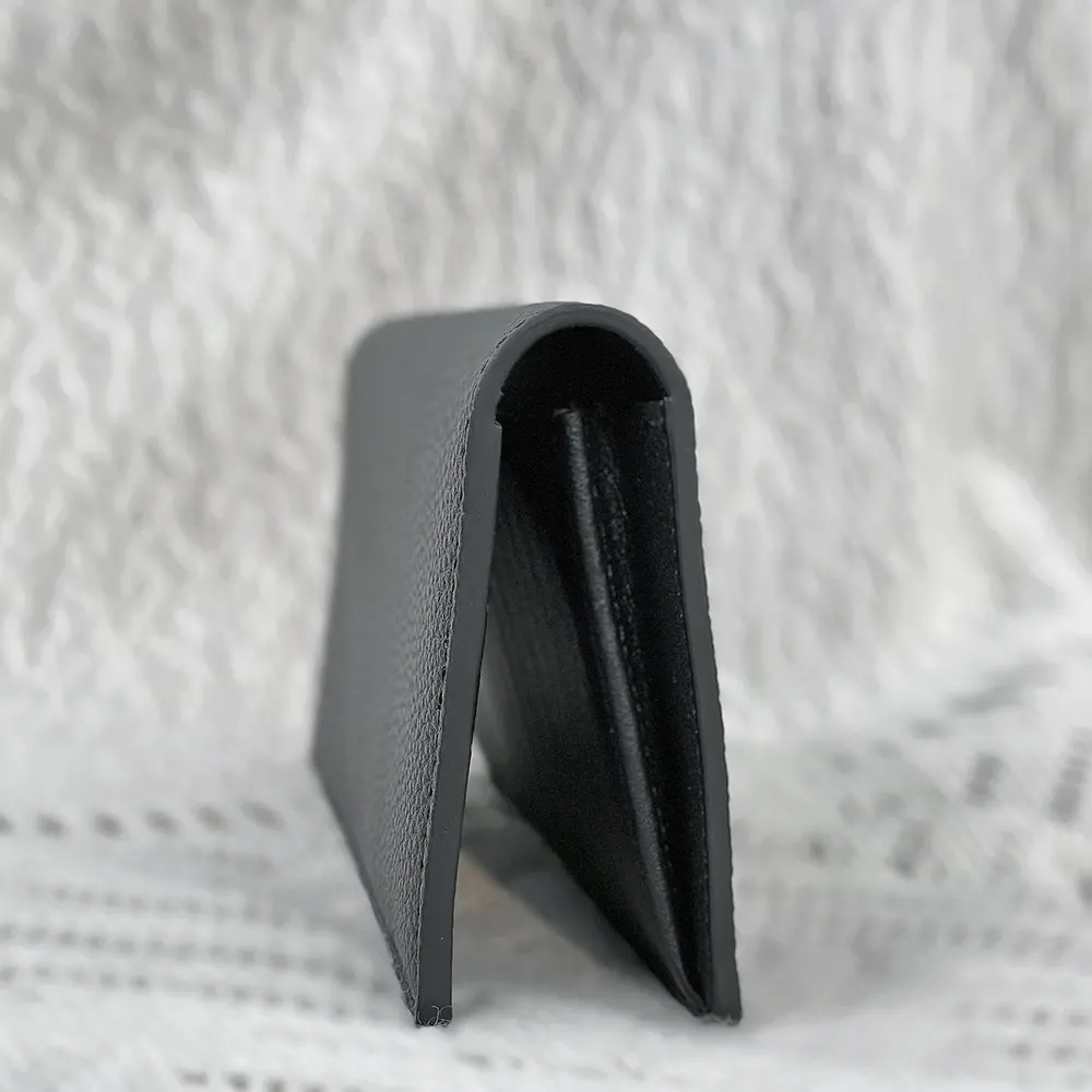 Louis Vuitton LV Unisex Brazza Wallet Waxy Calfskin Leather-Black M25942