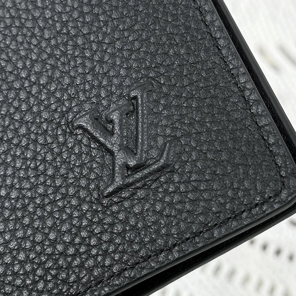 Louis Vuitton LV Unisex Brazza Wallet Waxy Calfskin Leather-Black M25942