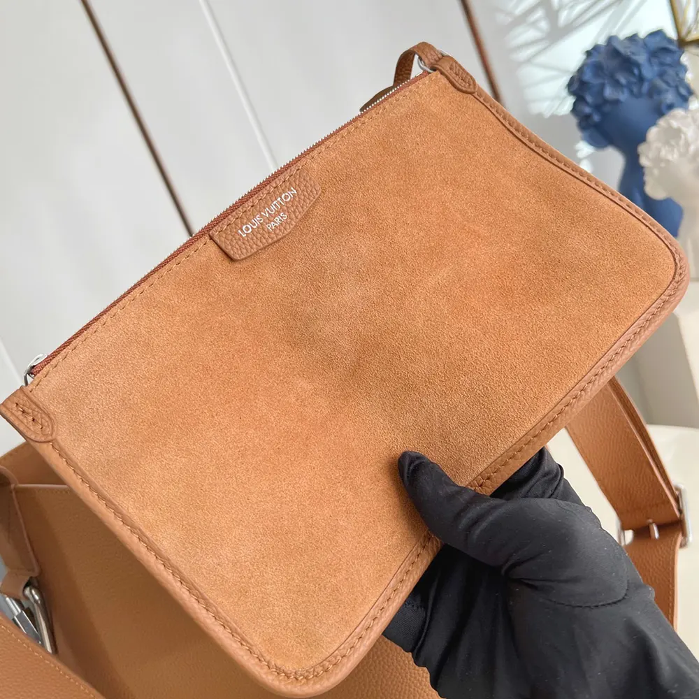 Louis Vuitton LV Unisex Verso Hobo LV Touch Calfskin Leather-Tan M26745