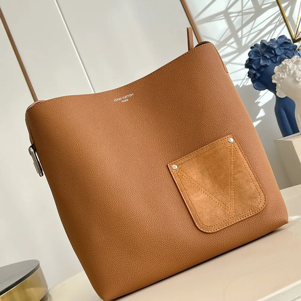 Louis Vuitton LV Unisex Verso Hobo LV Touch Calfskin Leather-Tan M26745