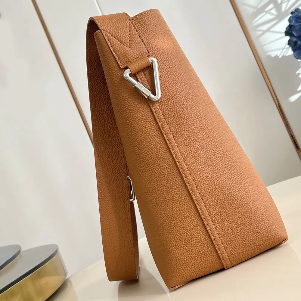 Louis Vuitton LV Unisex Verso Hobo LV Touch Calfskin Leather-Tan M26745