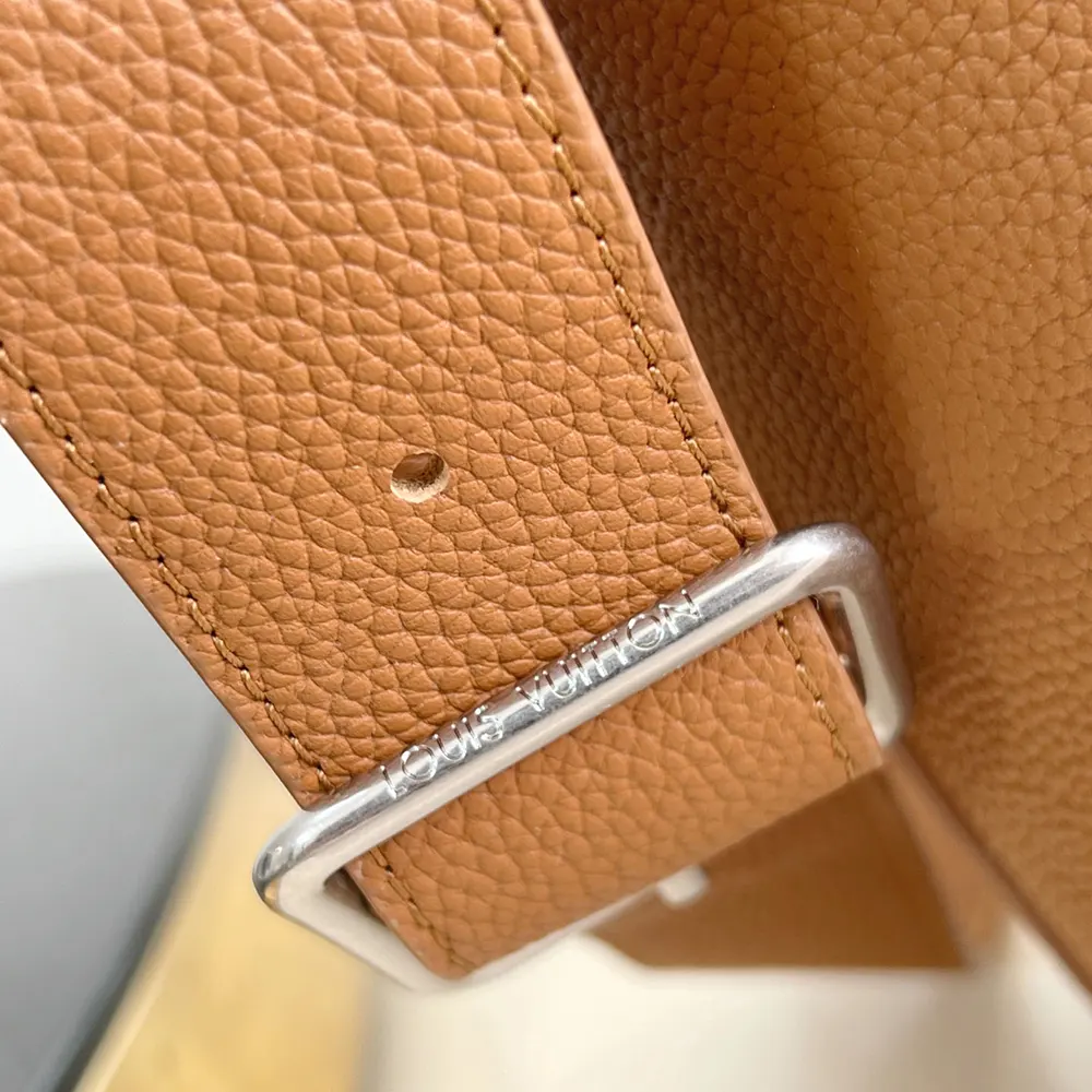 Louis Vuitton LV Unisex Verso Hobo LV Touch Calfskin Leather-Tan M26745