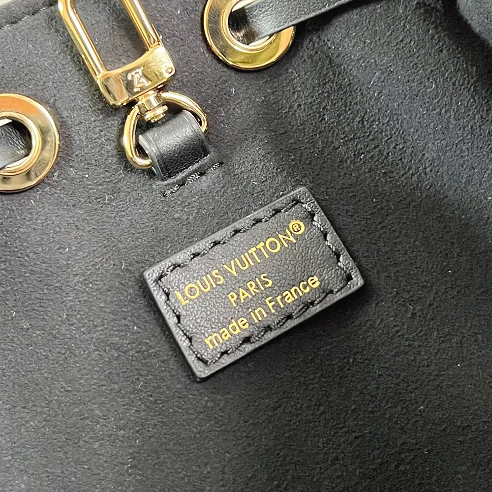 Louis Vuitton LV Women Coussin Bucket Lamb Leather-Black M26216