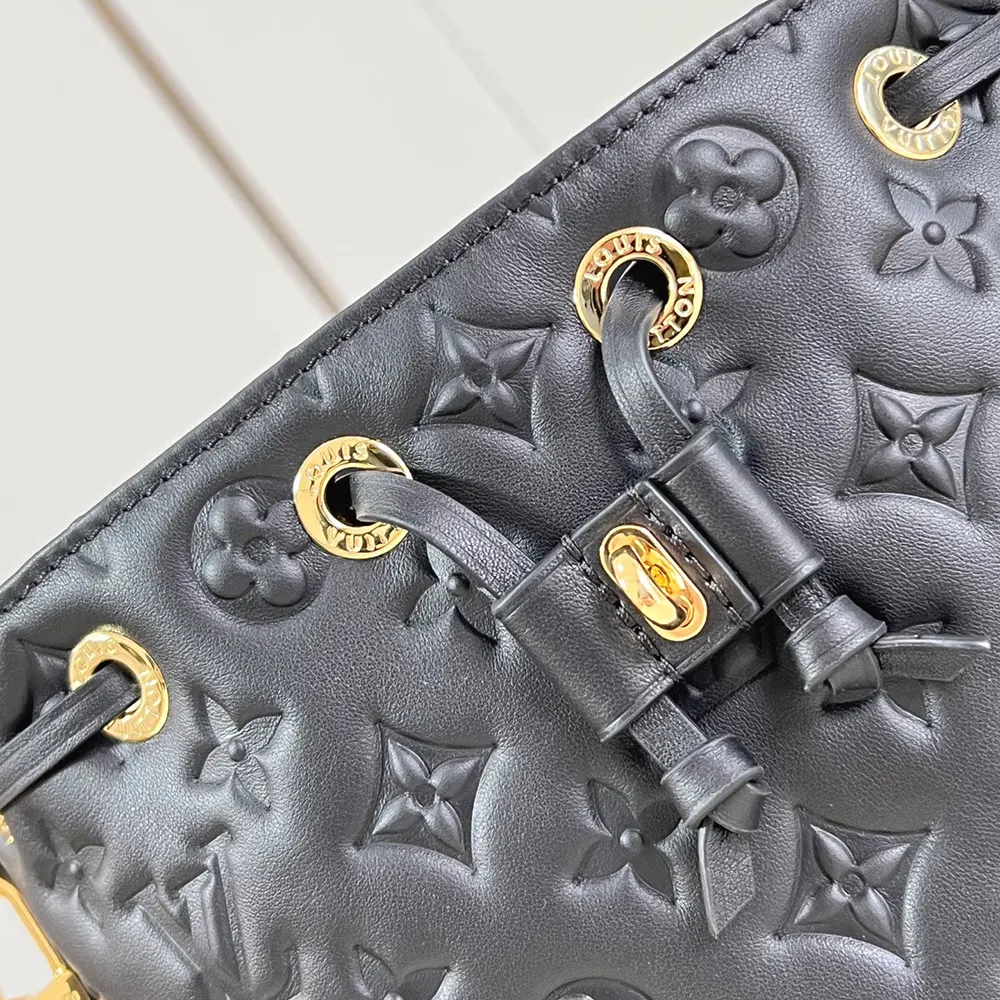 Louis Vuitton LV Women Coussin Bucket Lamb Leather-Black M26216