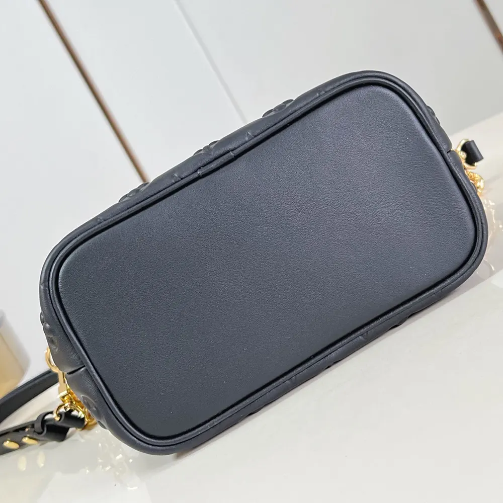 Louis Vuitton LV Women Coussin Bucket Lamb Leather-Black M26216