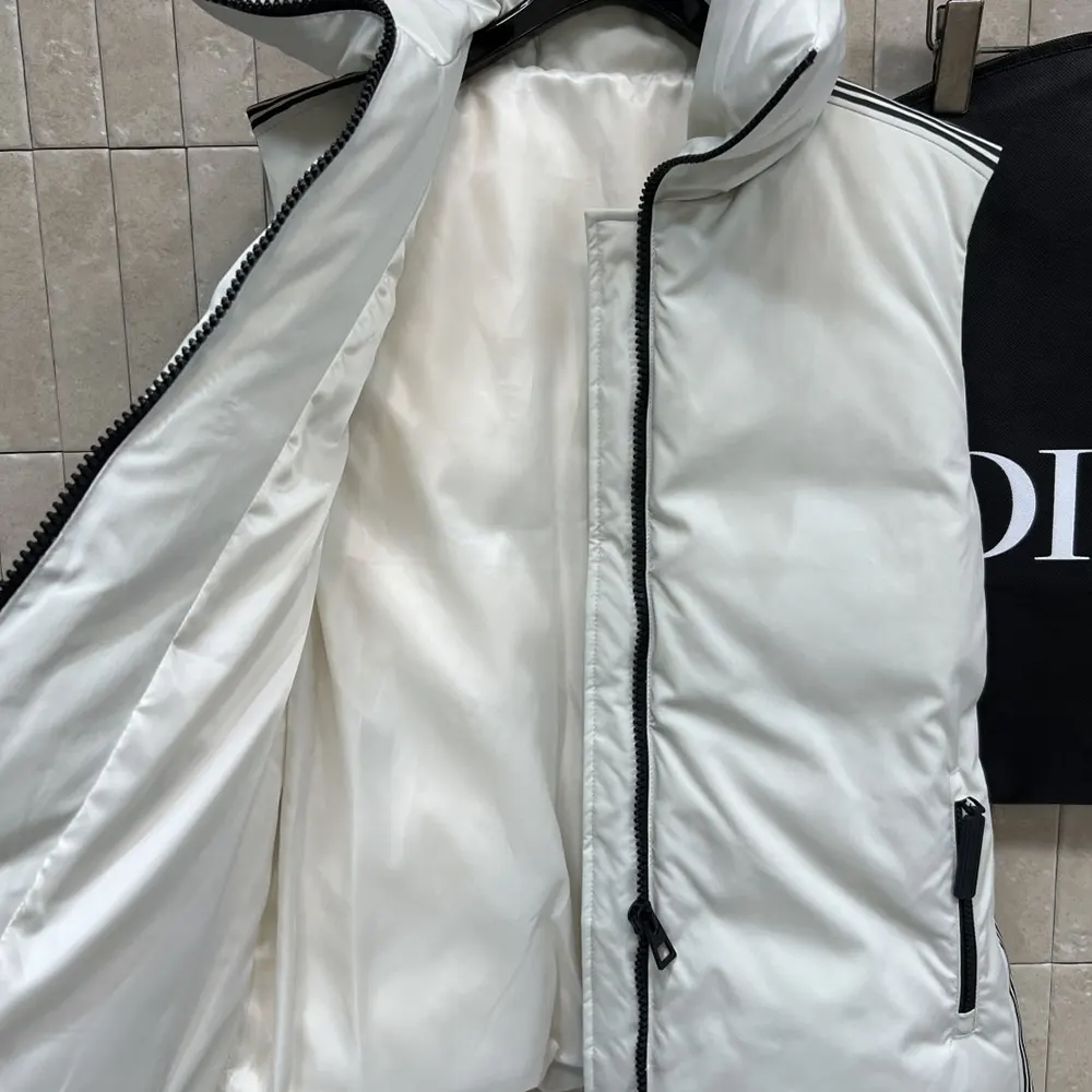 Dior Men DiorAlps Belted Puffer Vest White Padded Technical Taffeta 547C71A2304