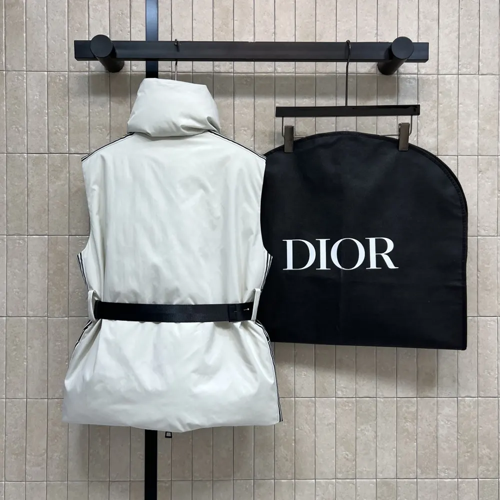 Dior Men DiorAlps Belted Puffer Vest White Padded Technical Taffeta 547C71A2304