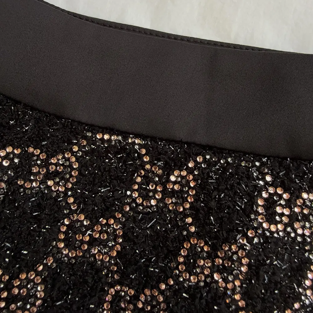 Gucci Women Embroidered Wool Tweed Lamé Shorts-Black 853382ZARWY - Image 7