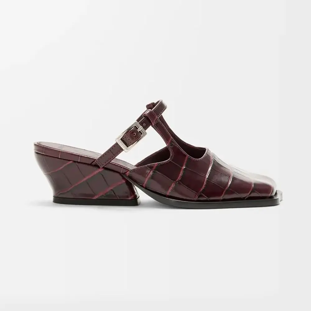 Loewe Women Onda Mule in Embossed Calfskin LOND379X06