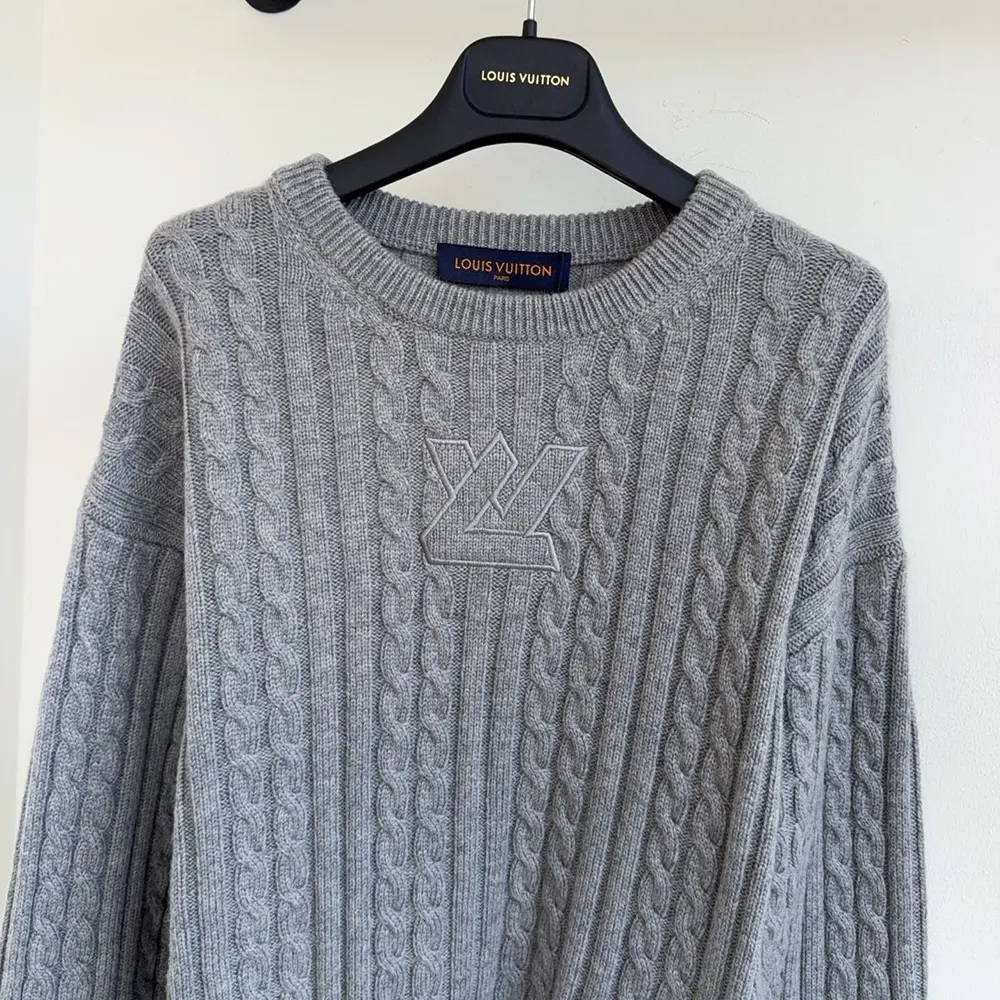 Louis Vuitton Men Signature Cable Knit Pullover-Grey 1AJFSI