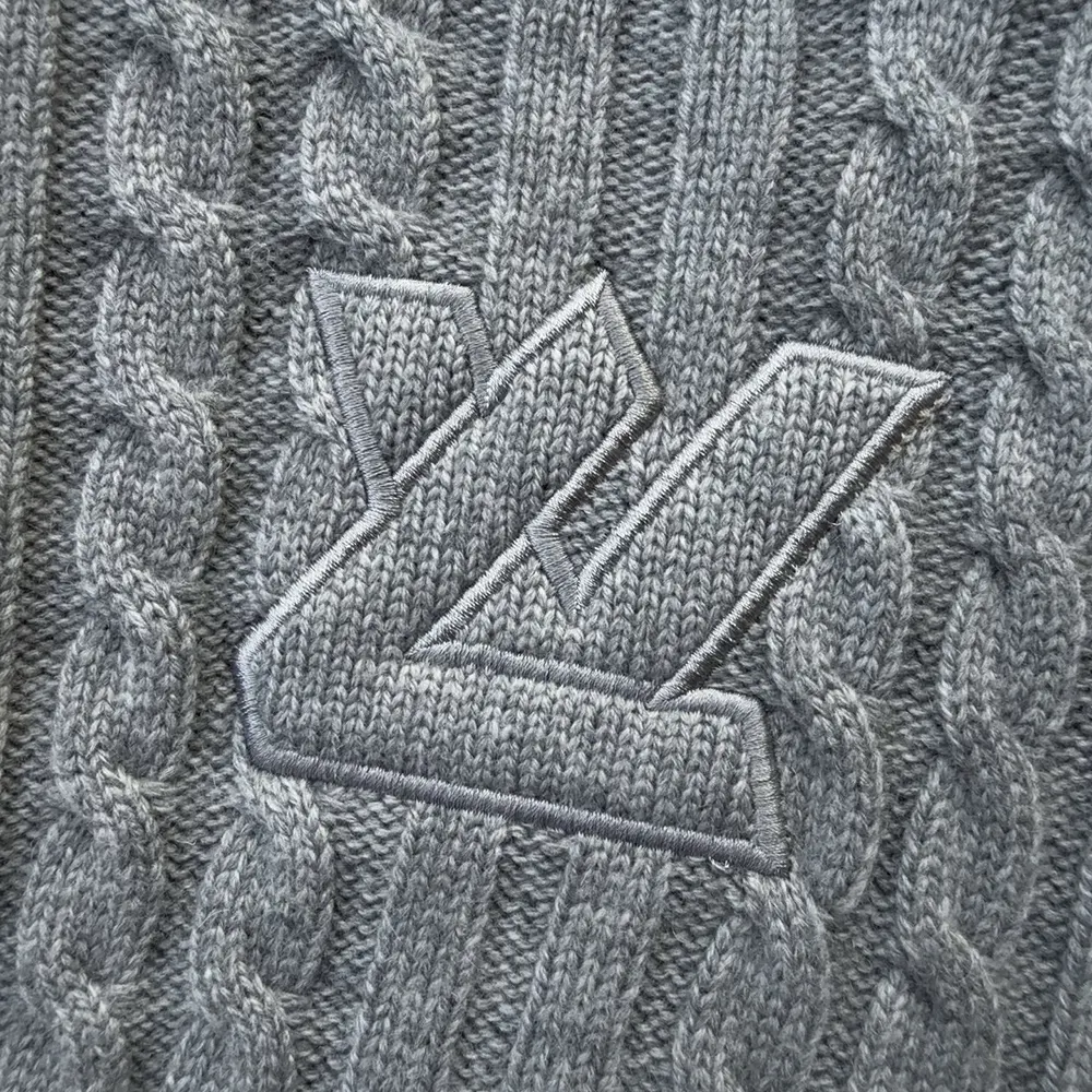 Louis Vuitton Men Signature Cable Knit Pullover-Grey 1AJFSI