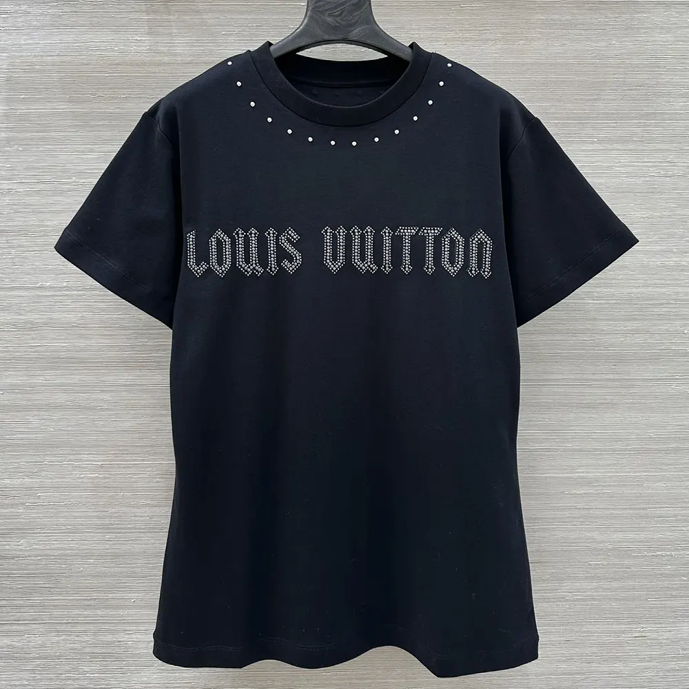 Louis Vuitton Women Signature Stud T-Shirt-Black 1AJENW