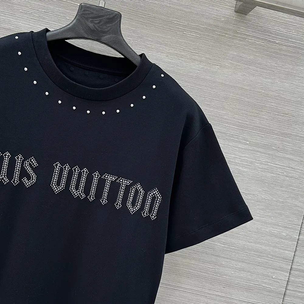 Louis Vuitton Women Signature Stud T-Shirt-Black 1AJENW