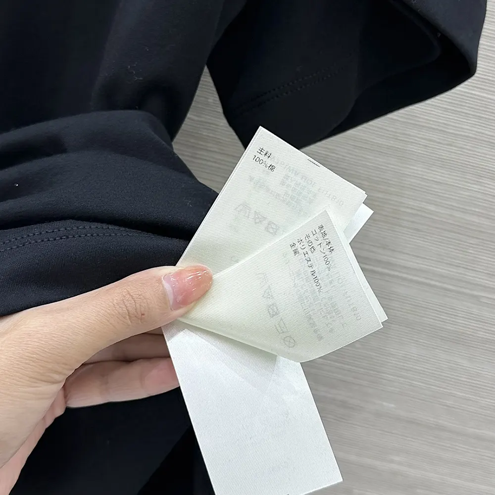 Louis Vuitton Women Signature Stud T-Shirt-Black 1AJENW