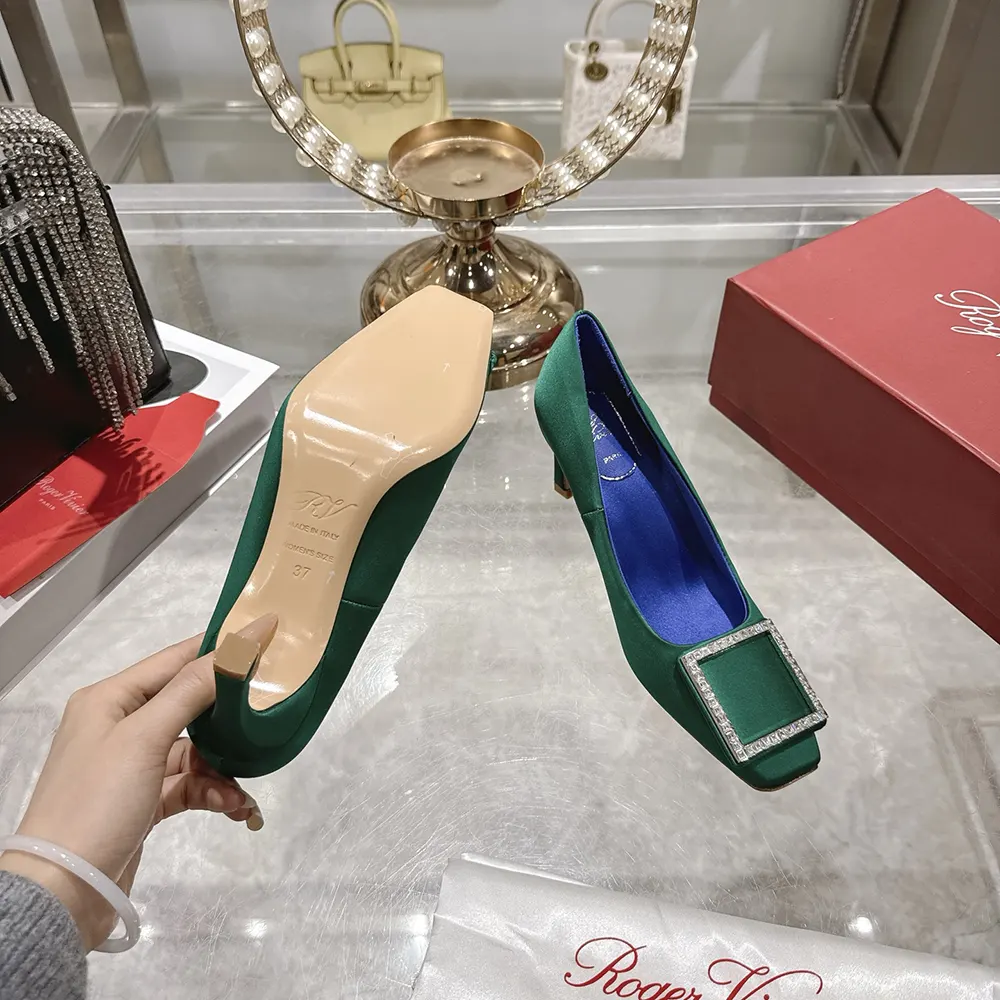 Roger Vivier Women Trompette Pumps in Satin-Green RVW40044010