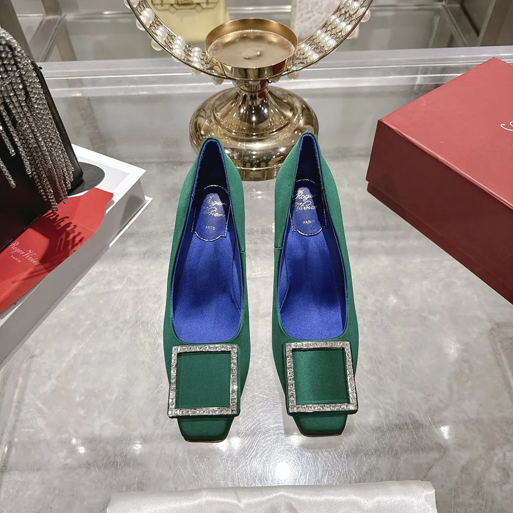 Roger Vivier Women Trompette Pumps in Satin-Green RVW40044010