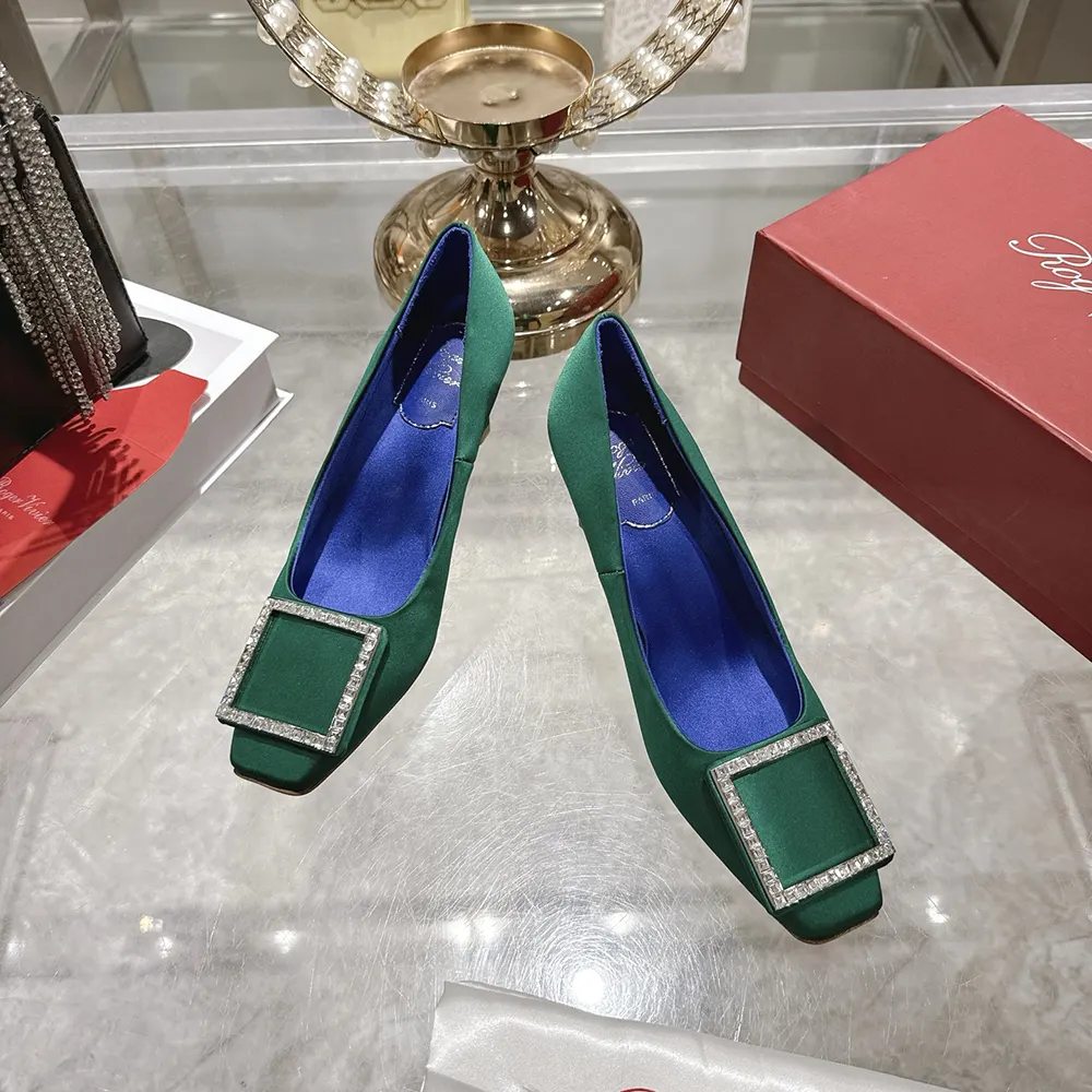 Roger Vivier Women Trompette Pumps in Satin-Green RVW40044010