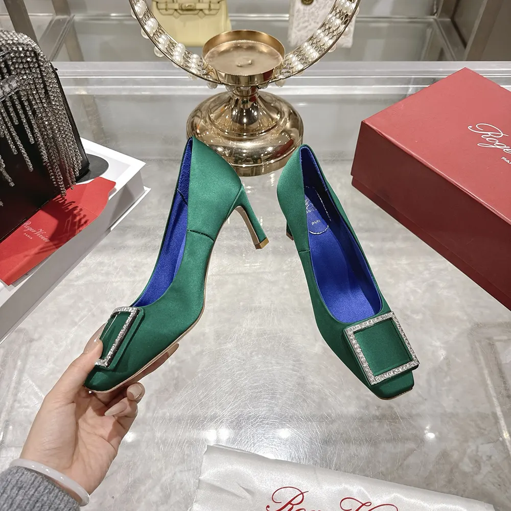 Roger Vivier Women Trompette Pumps in Satin-Green RVW40044010