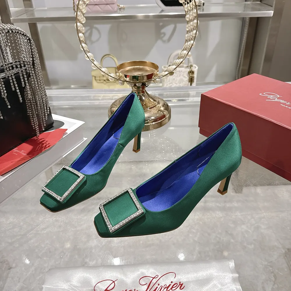 Roger Vivier Women Trompette Pumps in Satin-Green RVW40044010