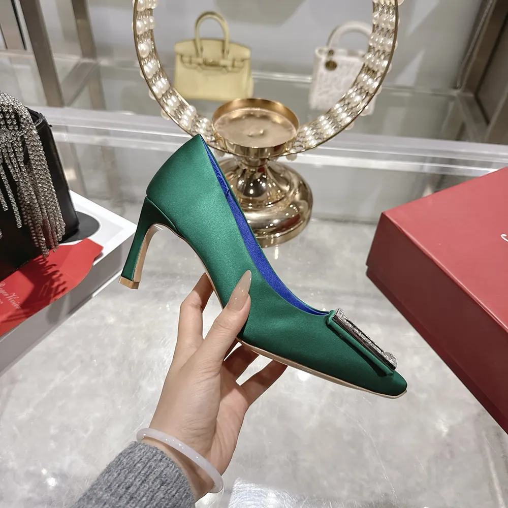 Roger Vivier Women Trompette Pumps in Satin-Green RVW40044010