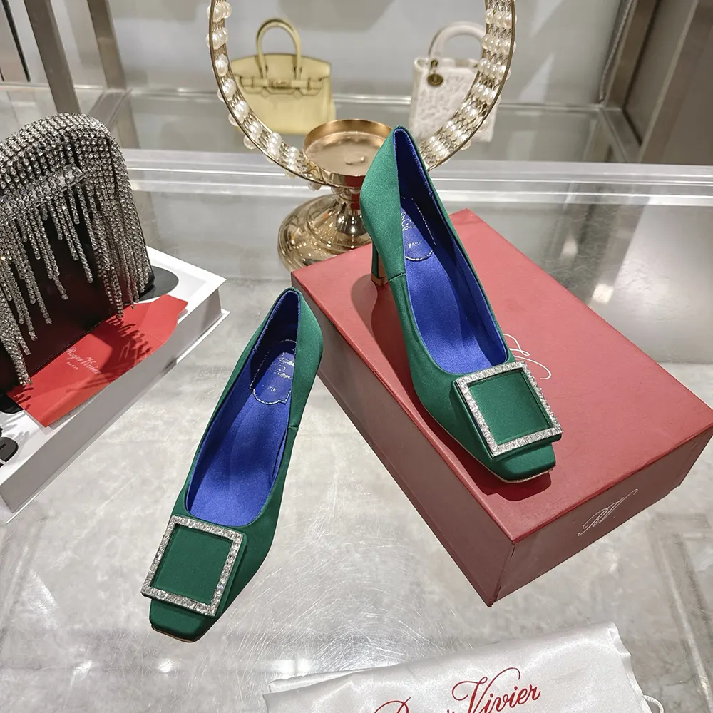 Roger Vivier Women Trompette Pumps in Satin-Green RVW40044010