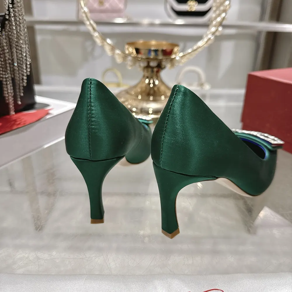 Roger Vivier Women Trompette Pumps in Satin-Green RVW40044010