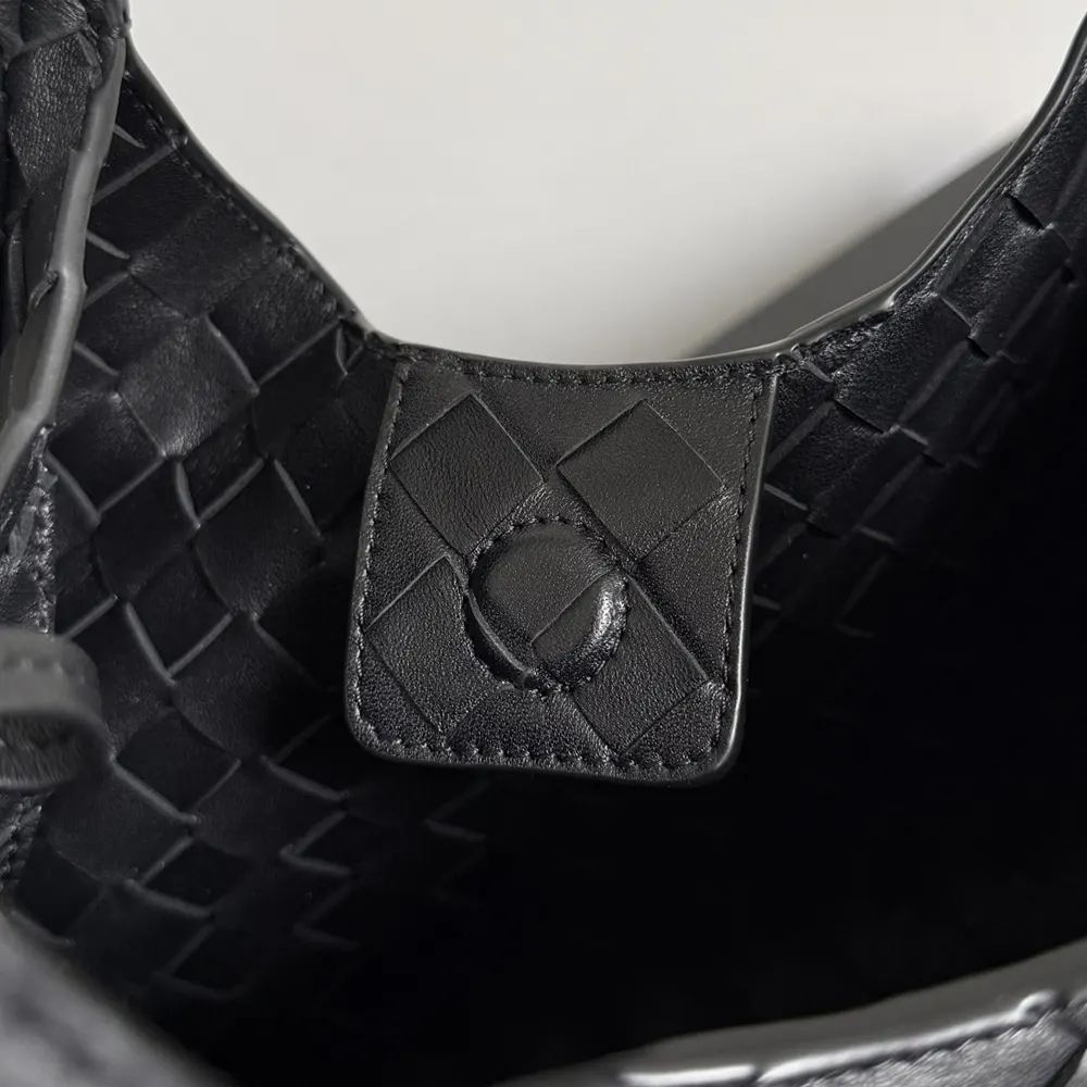 Bottega Veneta Women Small Campana-Black 854248V4SC01019