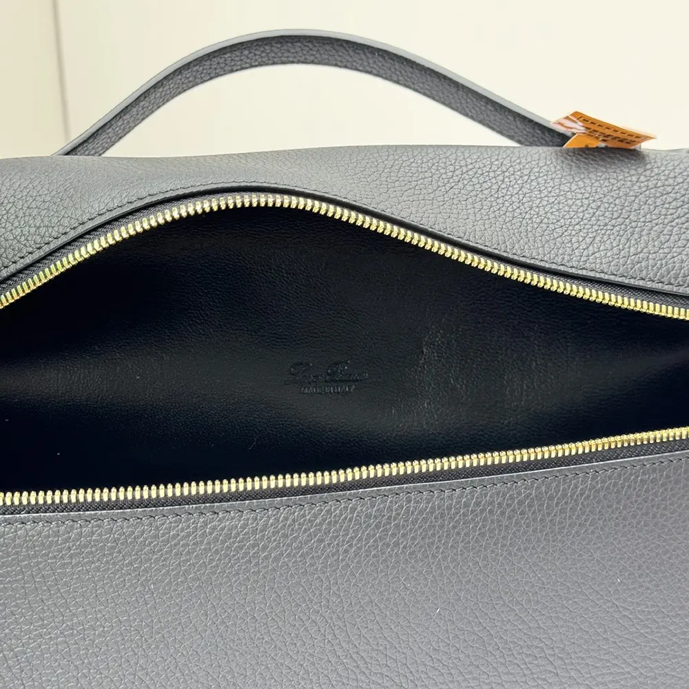 Loro Piana Women Extra Pocket L27-Black FAN4043