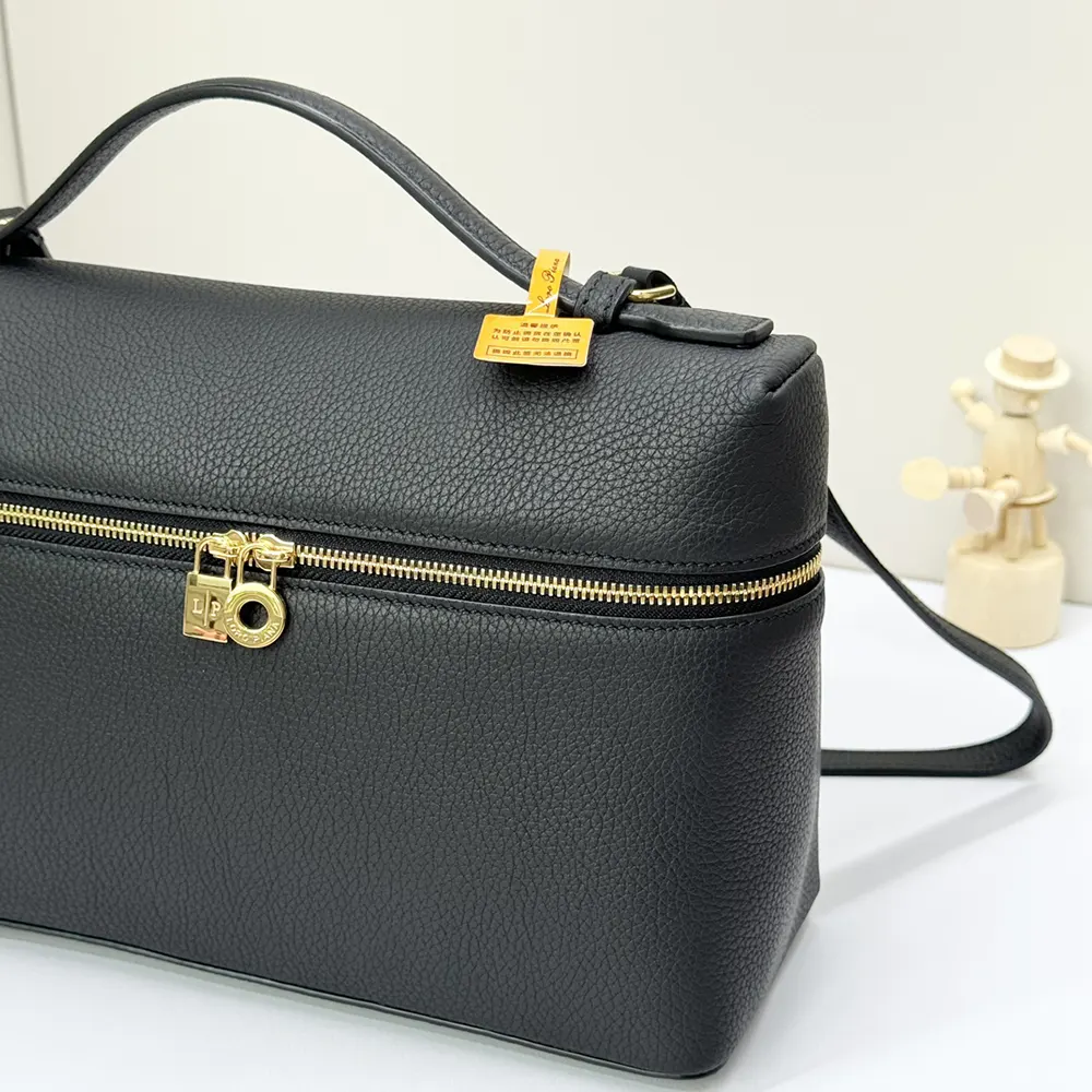 Loro Piana Women Extra Pocket L27-Black FAN4043