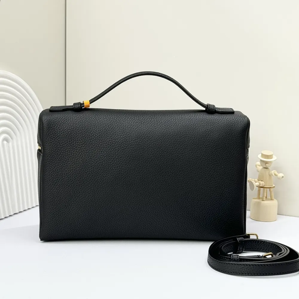 Loro Piana Women Extra Pocket L27-Black FAN4043