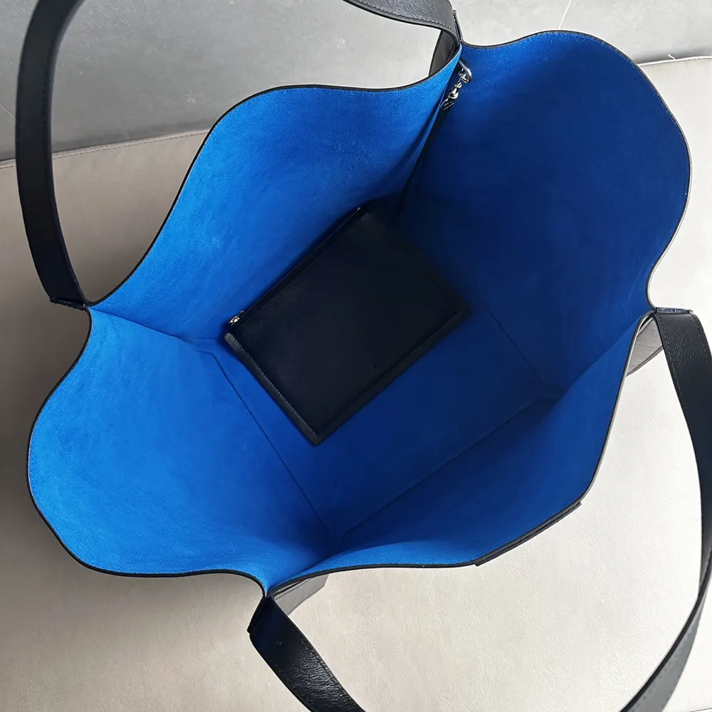 Celine Women Medium Cube Bag In Supple Calfskin-Black