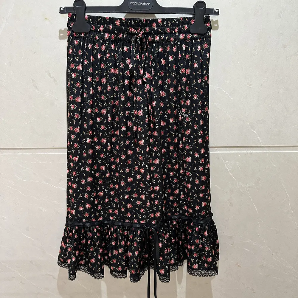 Dolce Gabbana D&G Women Small Rose-Print Skirt With Flounce