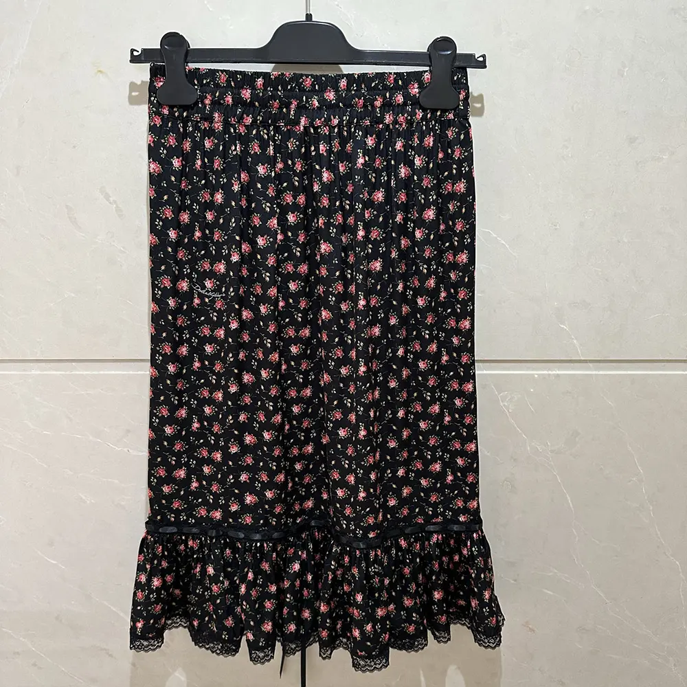 Dolce Gabbana D&G Women Small Rose-Print Skirt With Flounce