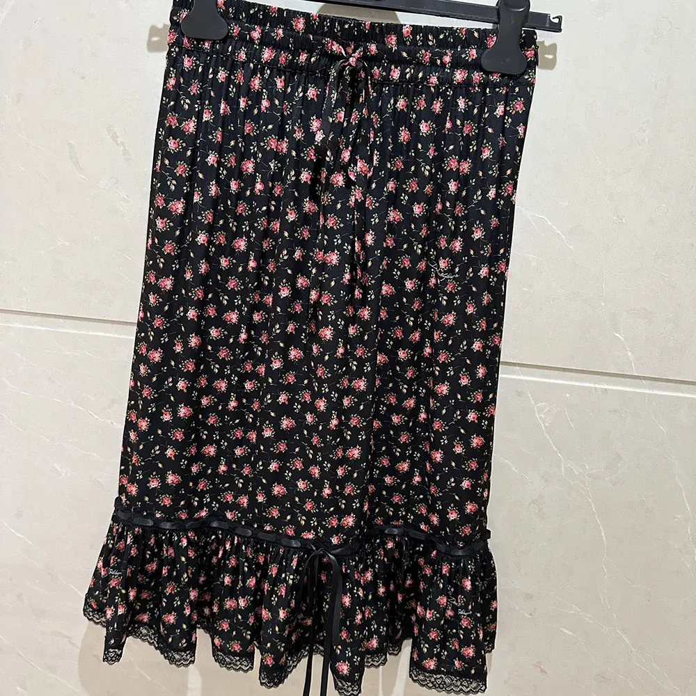 Dolce Gabbana D&G Women Small Rose-Print Skirt With Flounce