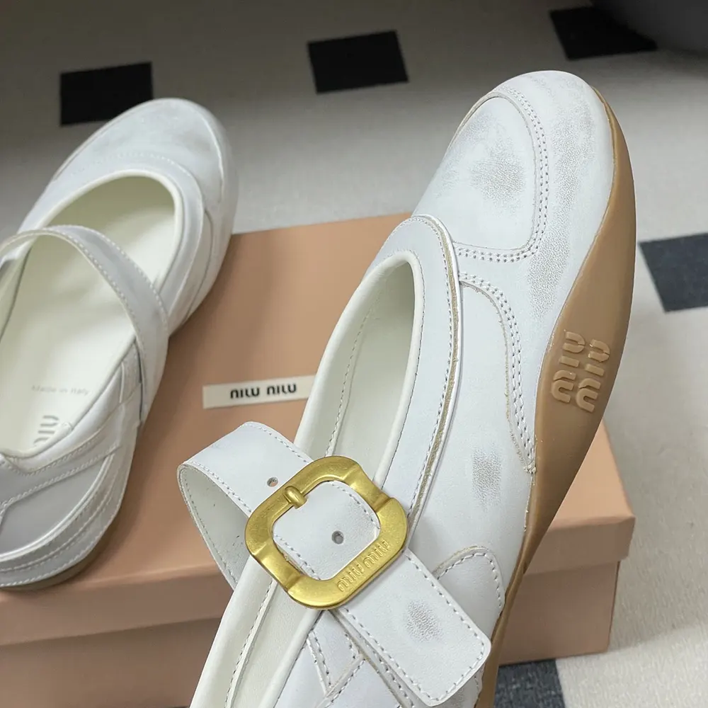 Miu Miu Women Gymnasium Leather Ballerinas With Strap and Buckle 5F686E