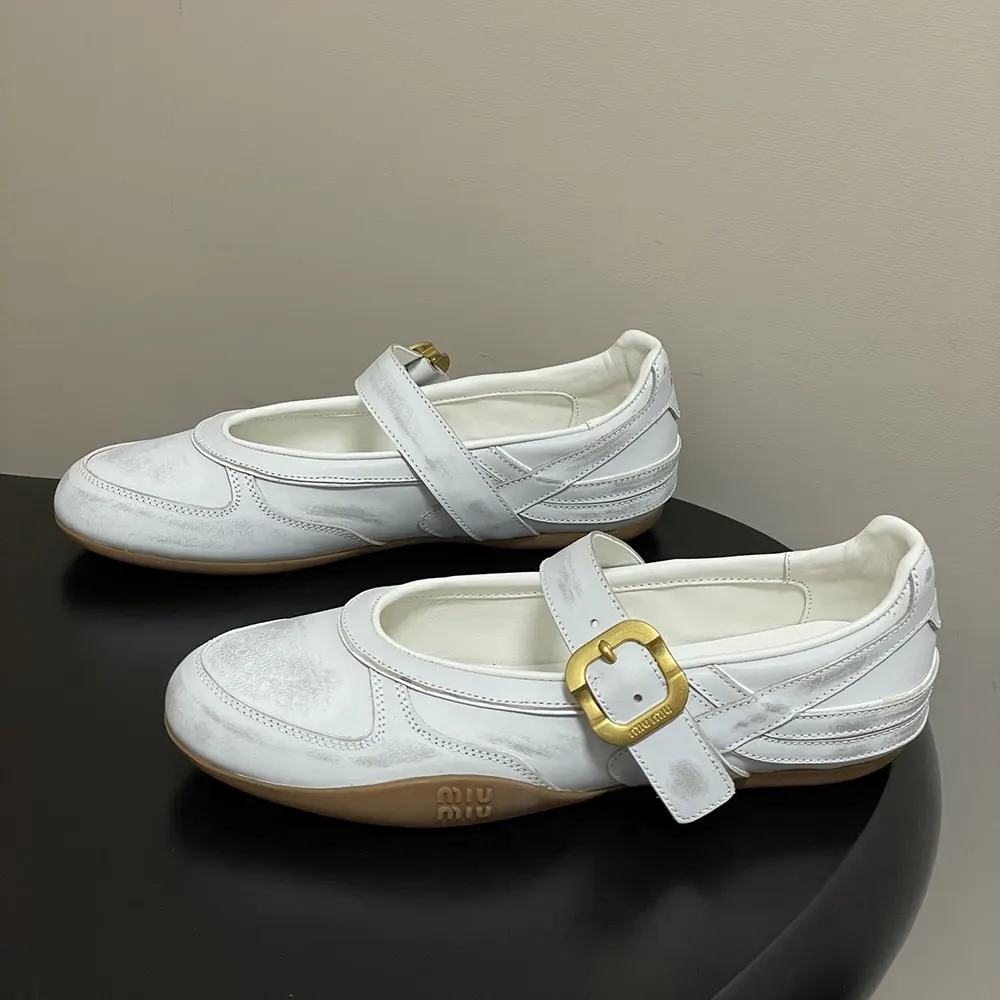 Miu Miu Women Gymnasium Leather Ballerinas With Strap and Buckle 5F686E