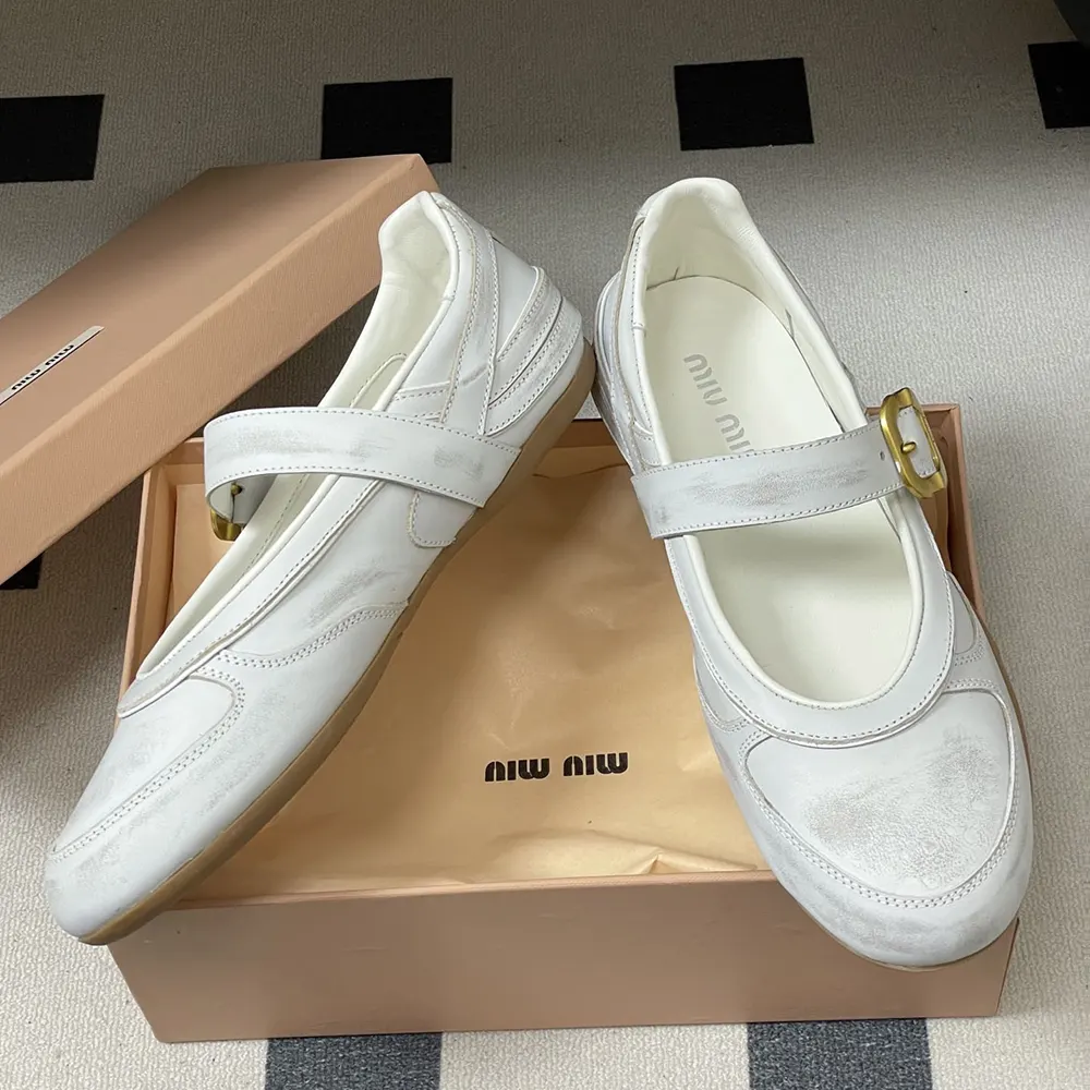 Miu Miu Women Gymnasium Leather Ballerinas With Strap and Buckle 5F686E