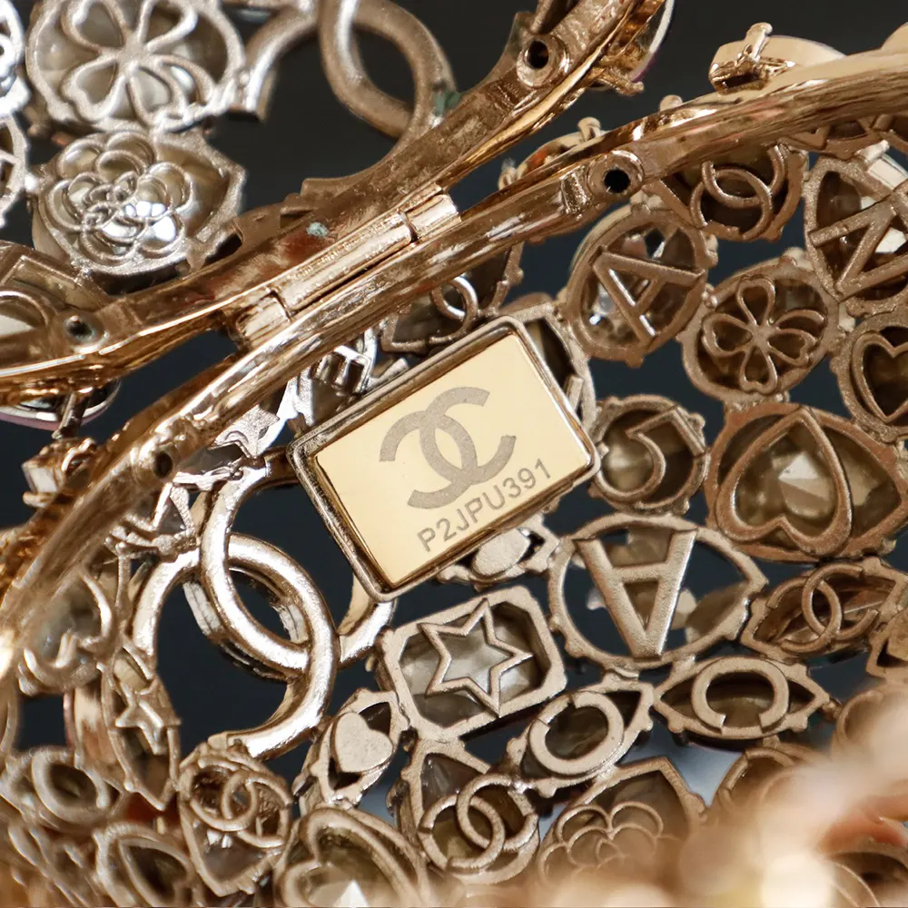 Chanel Women Sphere Minaudiere Strass Imitation Pearls & Gold-Tone Metal