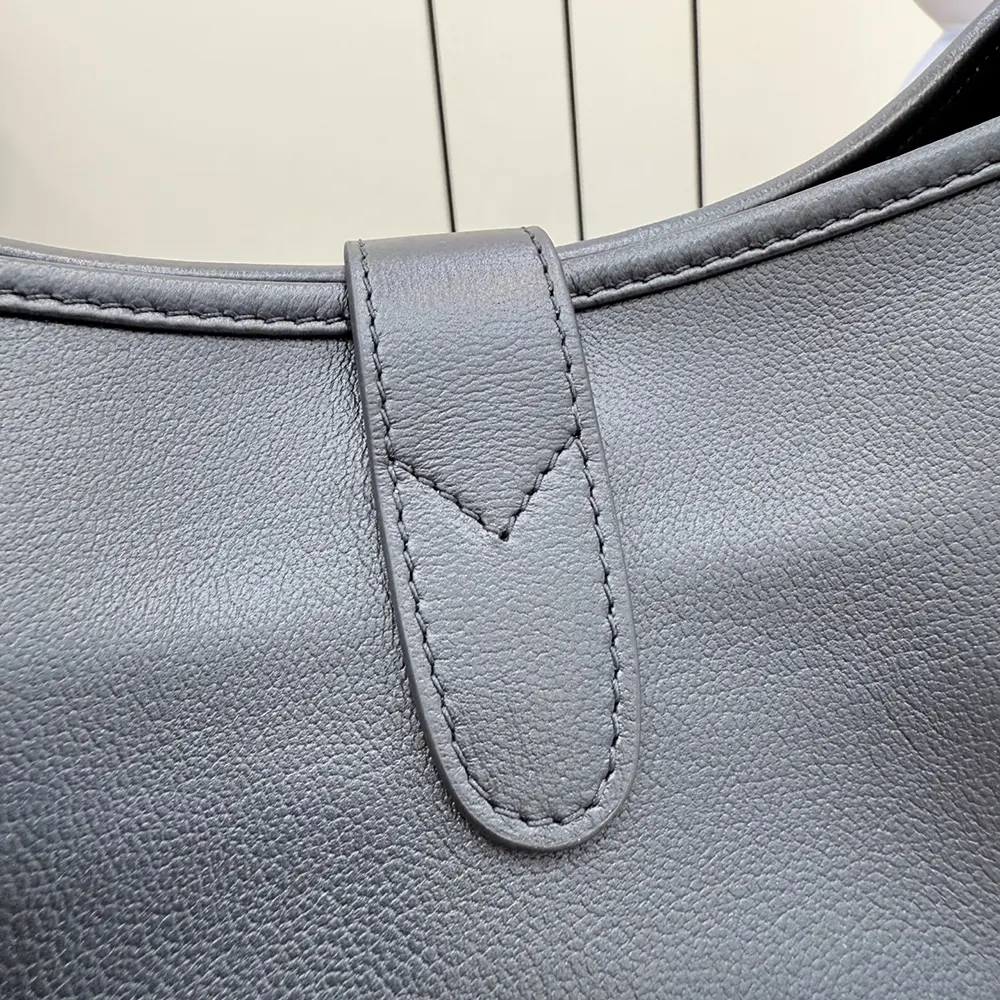 Gucci Unisex Jackie 1961 Large Crossbody Bag-Black 863279AAGGU