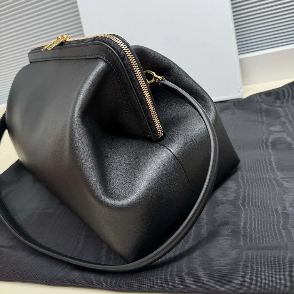 Celine Women Doctor’S Pouch In Supple Natural Calfskin-Black L104J3G40