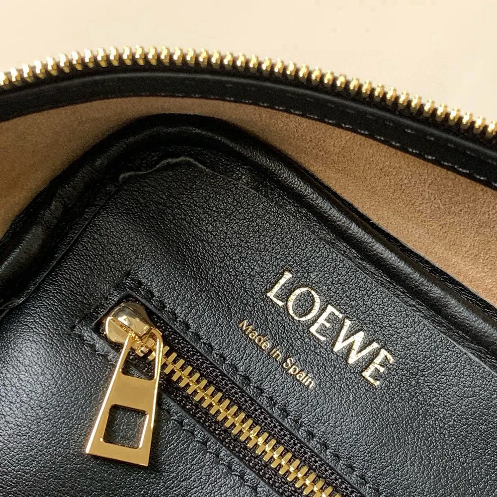 Loewe Unisex Amazona 28 Bag in Nappa Calfskin-Black A039N08X15